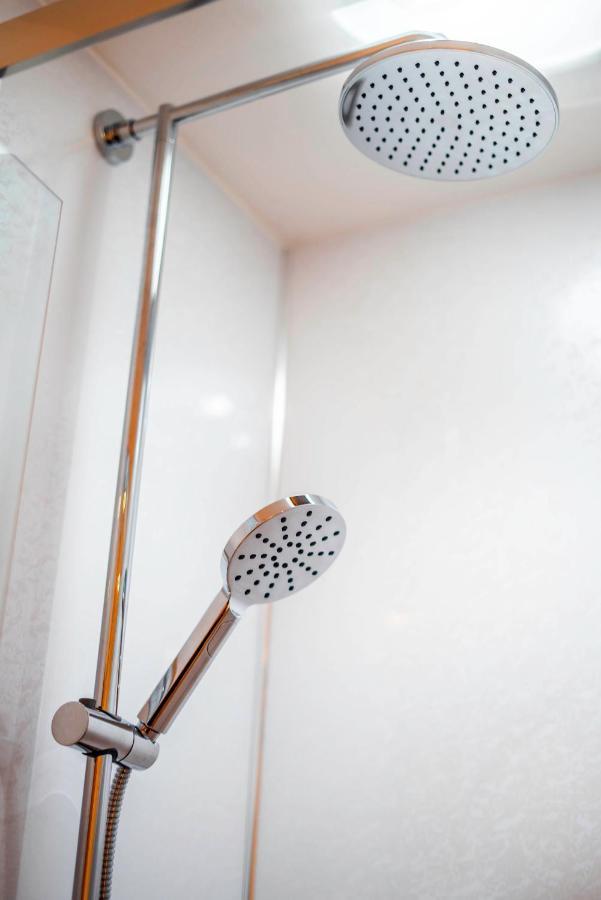 The Chaucer - Modern 3 Bed Home With Parking Close To City Centre Canterbury Exteriör bild